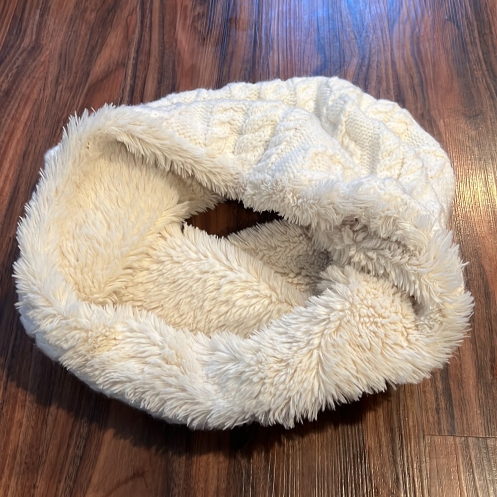 She Infinity Reversible Scarf - Picture 4 of 12
